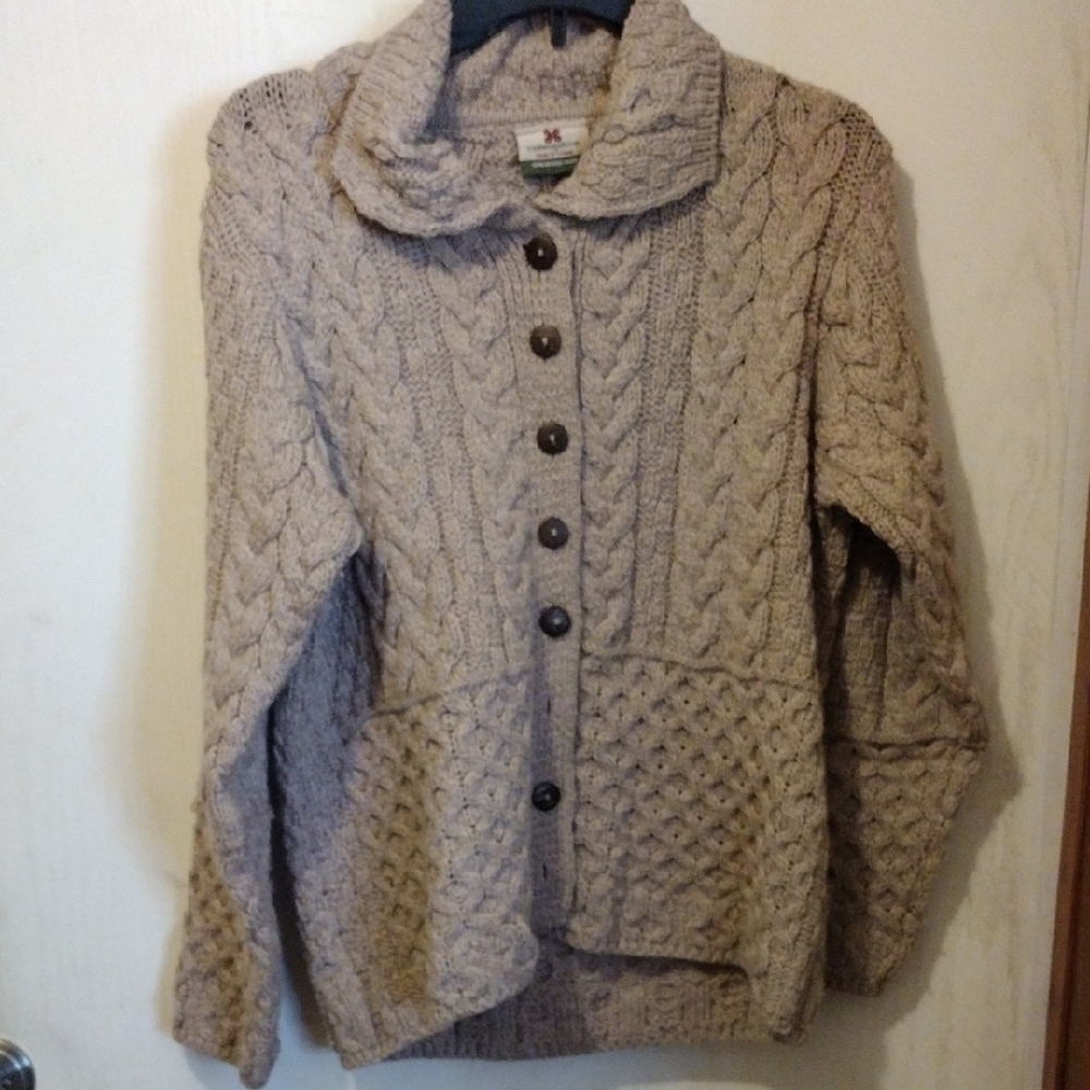 Elegant Cable Knit Cardigan - Tan